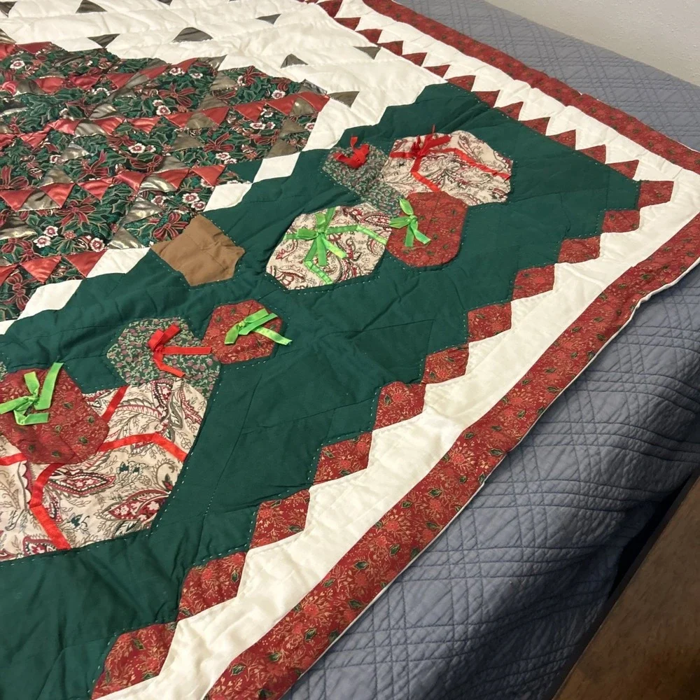 Country Classics 50x50 Hand Quilted‎ Patchwork Christmas Throw Wall Hanging